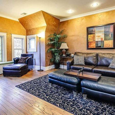 Historic And Unique Brownstone In Gold Coast - Downtown - 3 Apartment Chicago Bagian luar foto