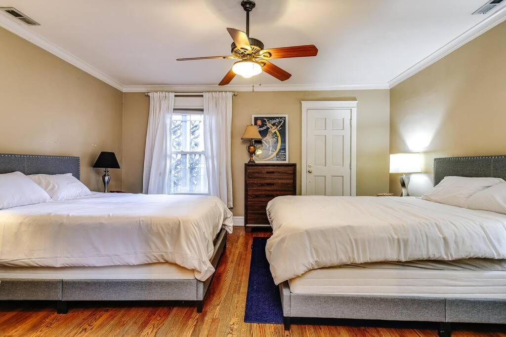 Historic And Unique Brownstone In Gold Coast - Downtown - 3 Apartment Chicago Bagian luar foto