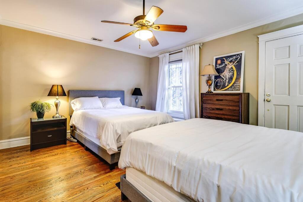 Historic And Unique Brownstone In Gold Coast - Downtown - 3 Apartment Chicago Bagian luar foto