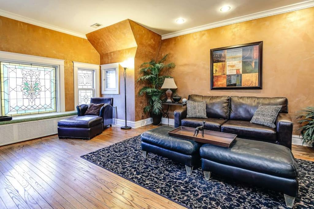 Historic And Unique Brownstone In Gold Coast - Downtown - 3 Apartment Chicago Bagian luar foto