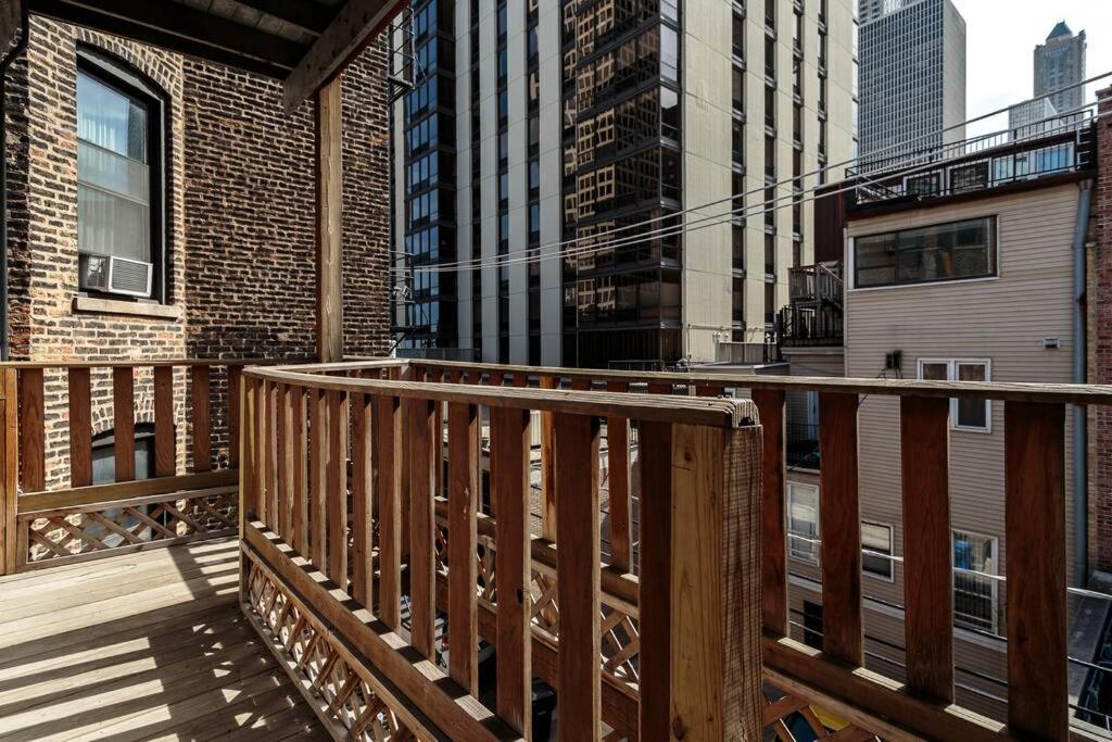 Historic And Unique Brownstone In Gold Coast - Downtown - 3 Apartment Chicago Bagian luar foto