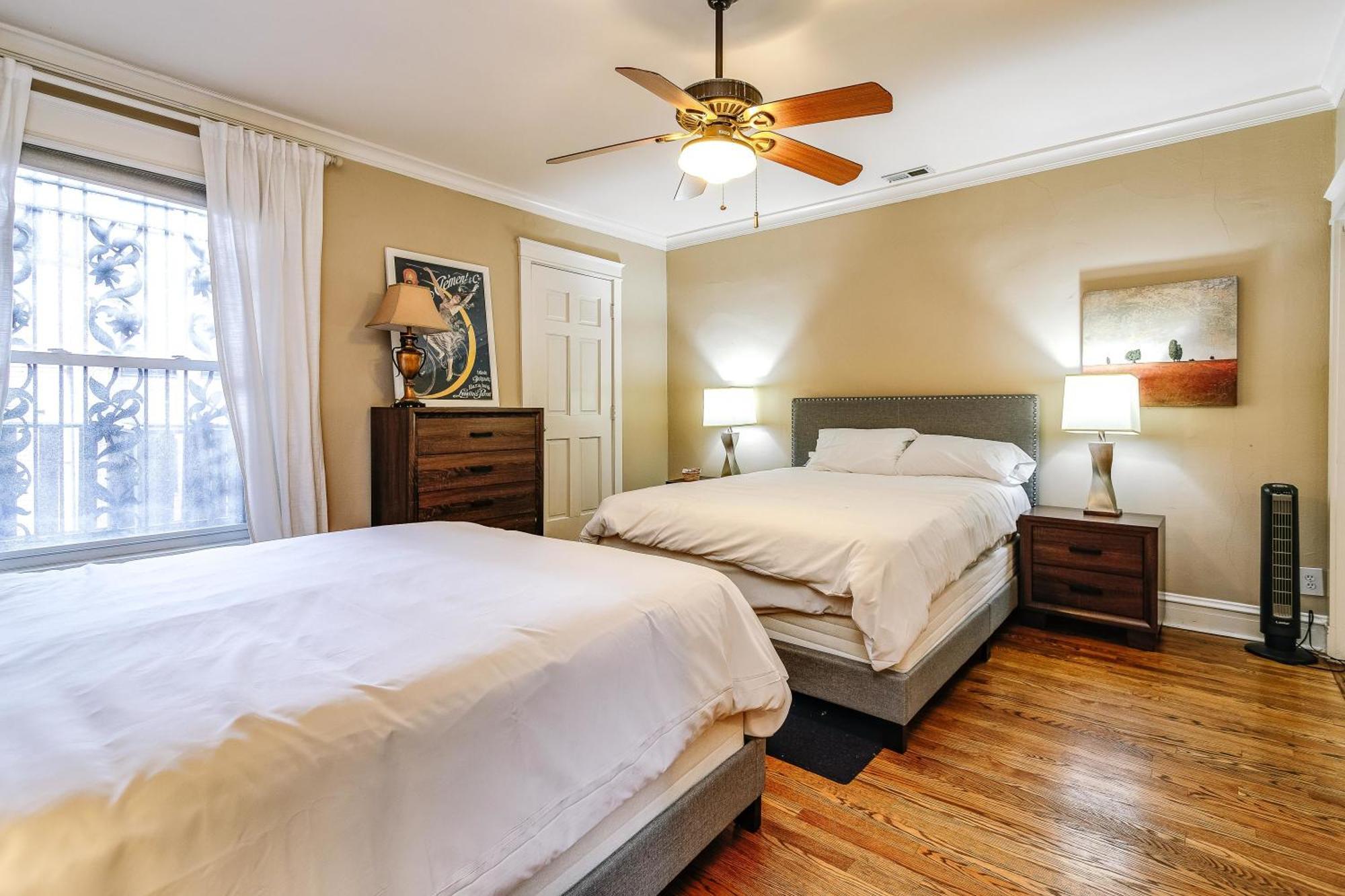 Historic And Unique Brownstone In Gold Coast - Downtown - 3 Apartment Chicago Bagian luar foto