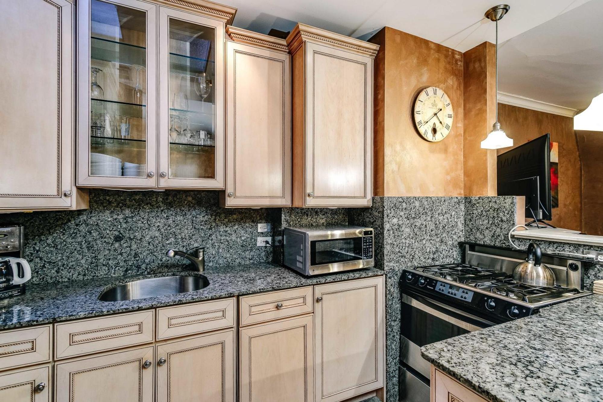 Historic And Unique Brownstone In Gold Coast - Downtown - 3 Apartment Chicago Bagian luar foto